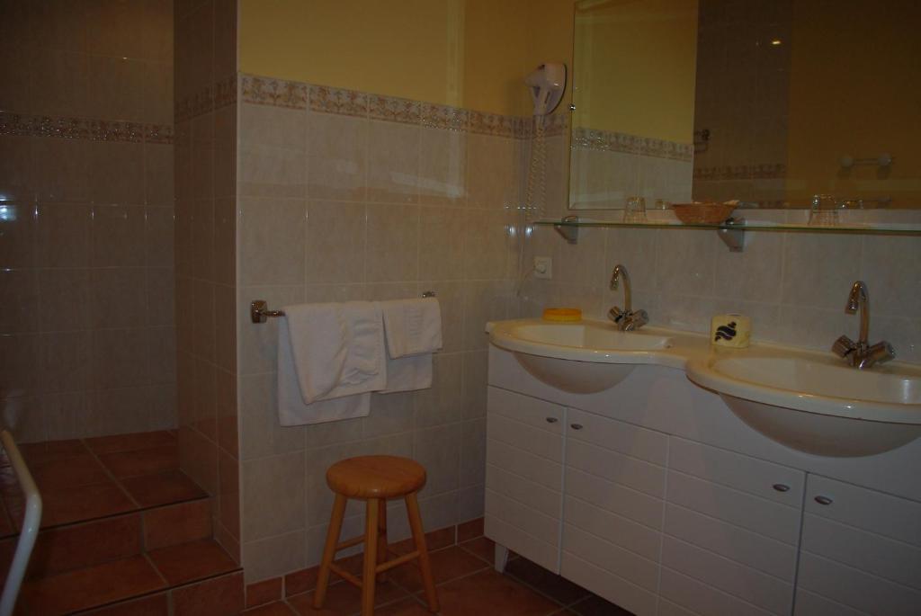 Le Mas De L'Amandier Saint-Saturnin-les-Avignon Bilik gambar