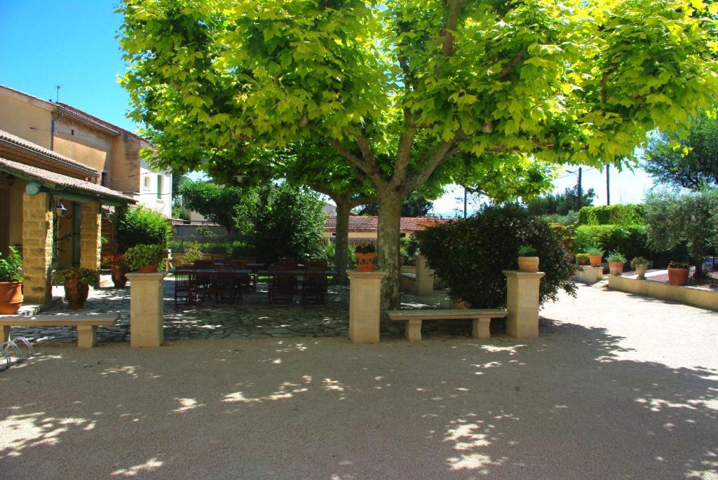 Le Mas De L'Amandier Saint-Saturnin-les-Avignon Bilik gambar