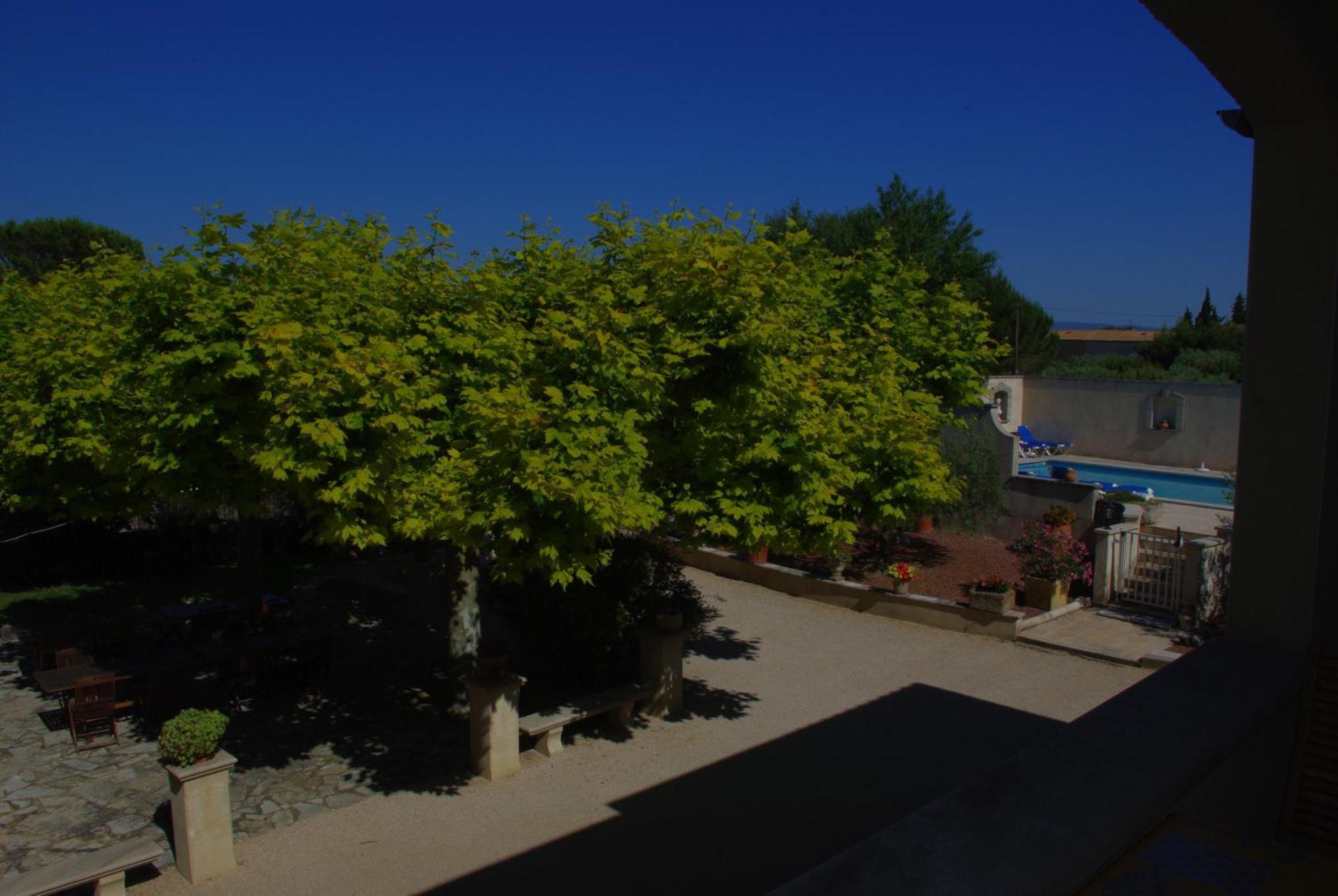 Le Mas De L'Amandier Saint-Saturnin-les-Avignon Luaran gambar