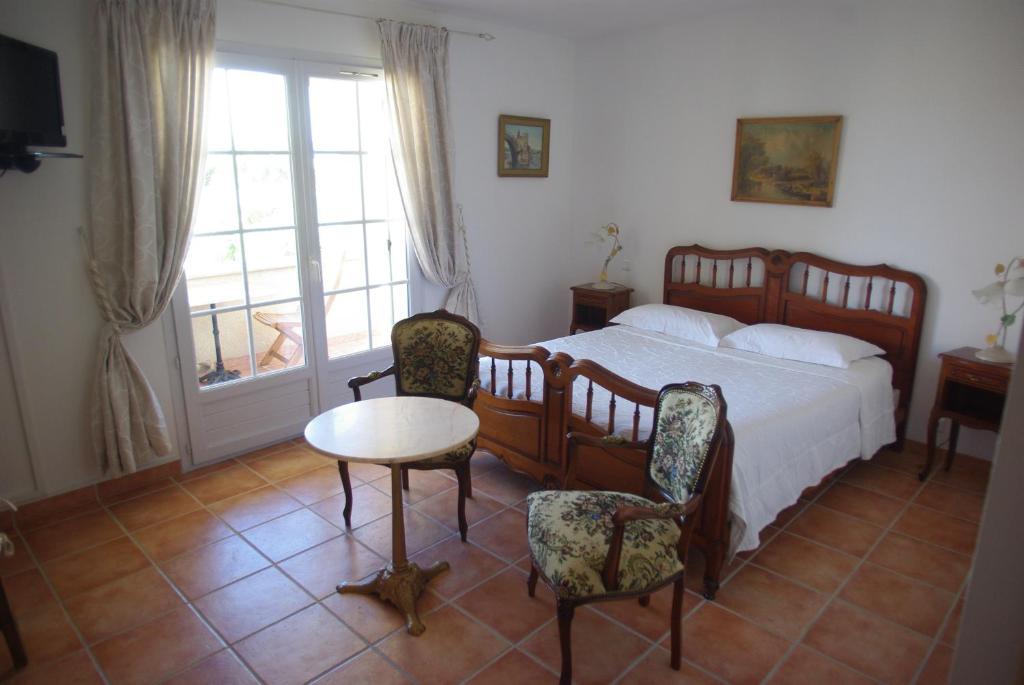 Le Mas De L'Amandier Saint-Saturnin-les-Avignon Bilik gambar